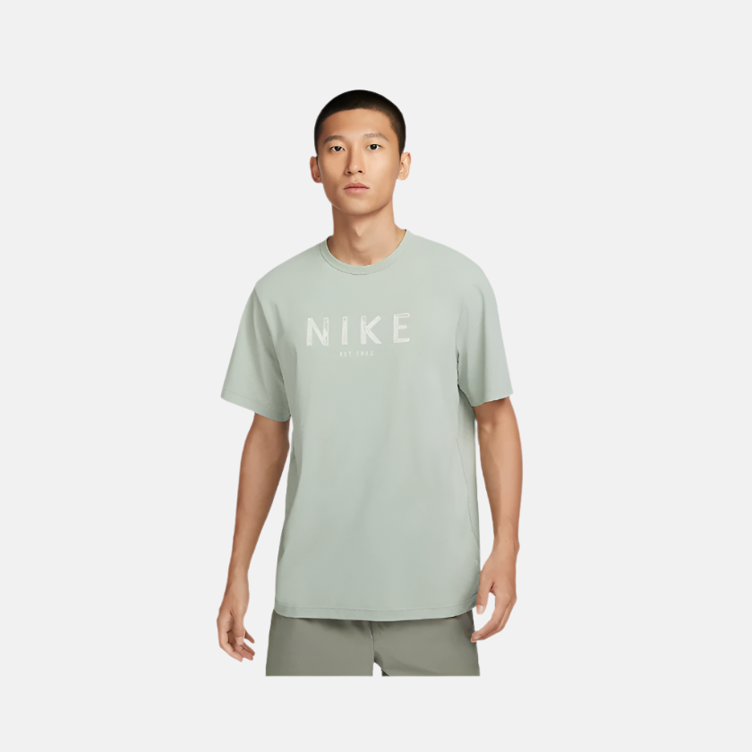 Nike Hyverse Men's Dri-FIT UV Short-Sleeve Top - Jade Horizon/Pale Ivory/Cargo Khaki