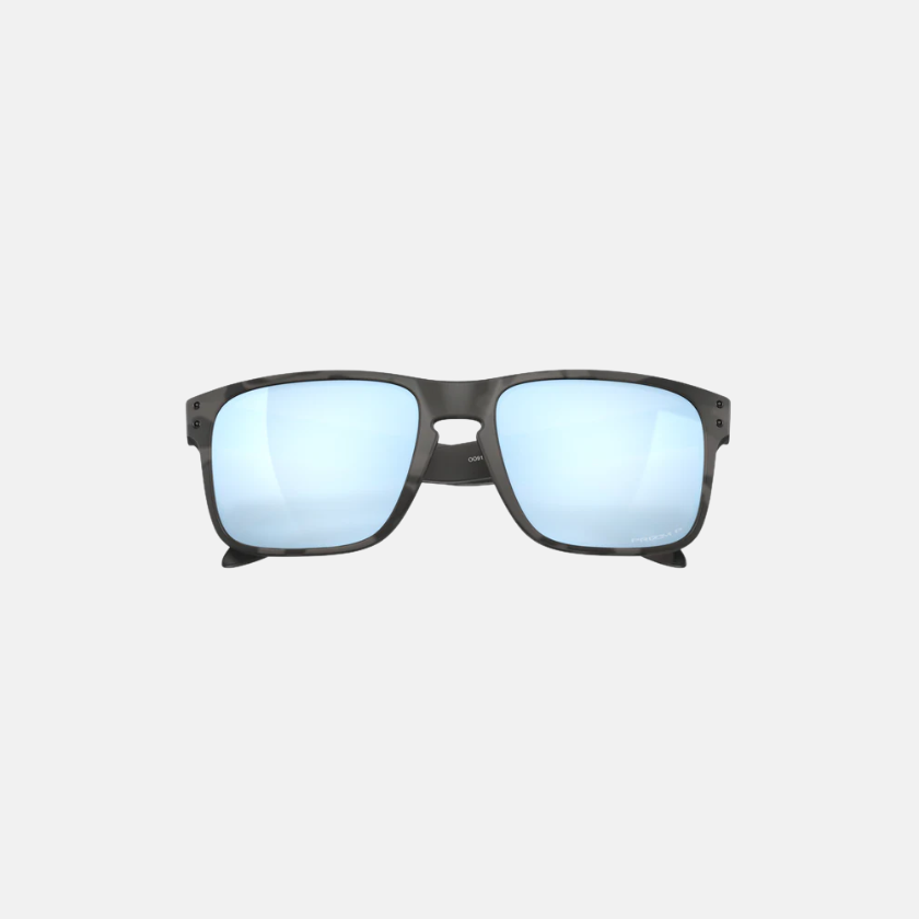 Oakley Holbrook™  – Grey Frame / Prizm™ Blue Polarized Lenses