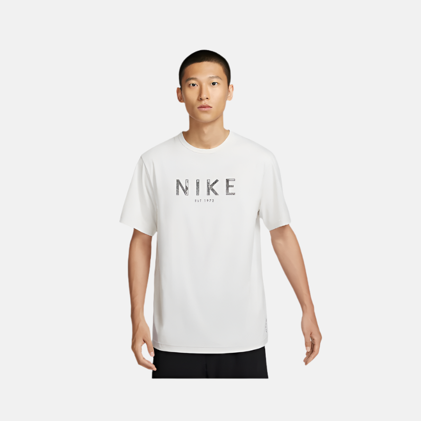 Nike Hyverse Men's Dri-FIT UV Short-Sleeve T-shirt -Phantom/Off-Noir/Cargo Khaki