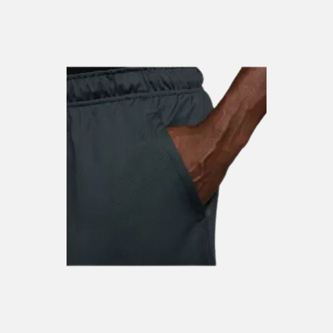 NIKE Men Shorts Totality Dri-Fit 7" Unlined Versatile