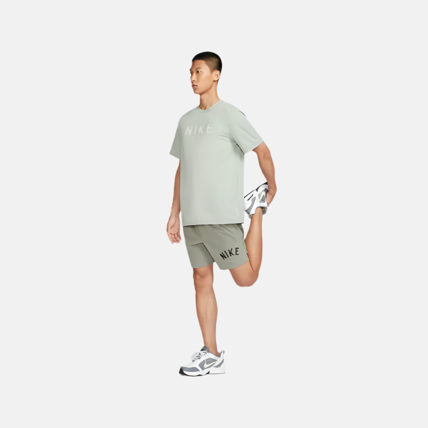 Nike Hyverse Men's Dri-FIT UV Short-Sleeve Top - Jade Horizon/Pale Ivory/Cargo Khaki