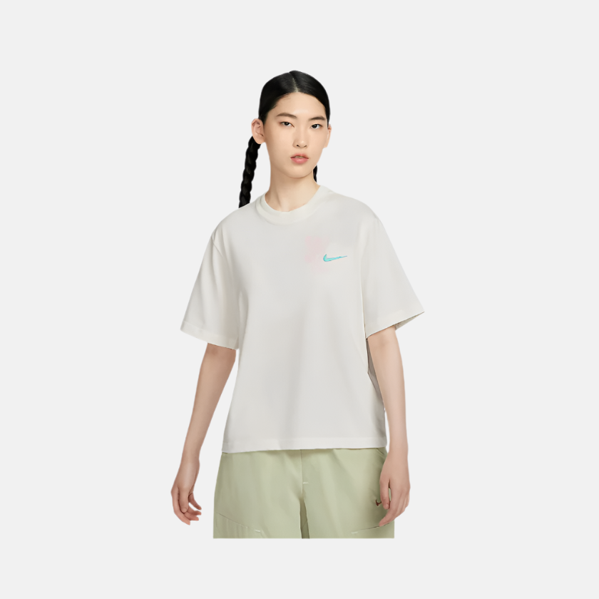 Nike Sportswear Women's Boxy T-Shirt -Sail