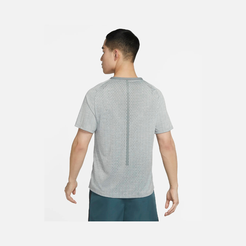 Nike Dri-FIT ADV TechKnit Ultra Short-Sleeve Men's Running T-shirt -Smoke Grey/Grey Fog