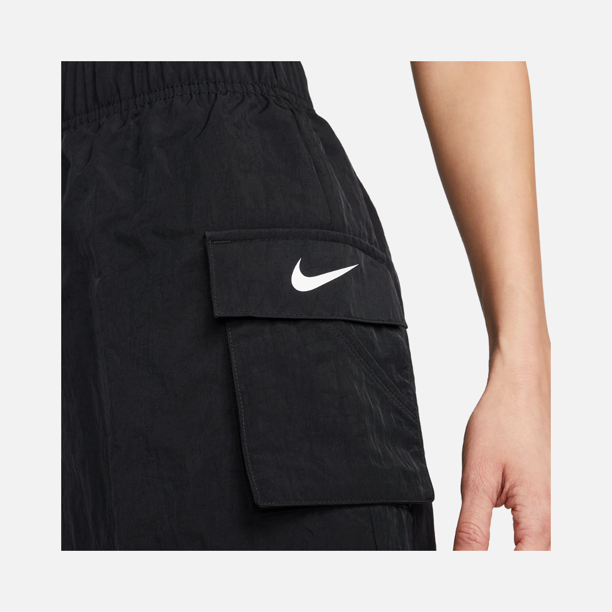 Nike Sportwear Essential Women Woven High-Waisted Shorts -Black/White