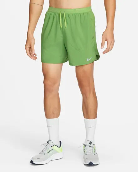Nike Dri-FIT Stride Men's 13cm (approx.) Brief-Lined Running Shorts - Light Green